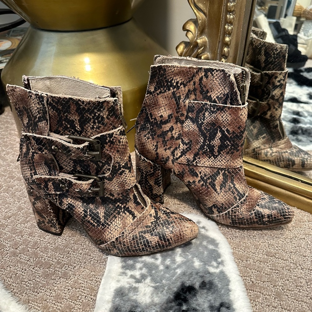 brown joey freebird size 8